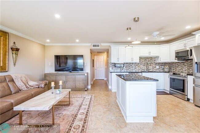 Building Photo - 4028 Newcastle B