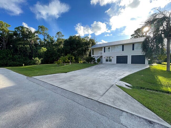 Building Photo - 1337 Center Ln