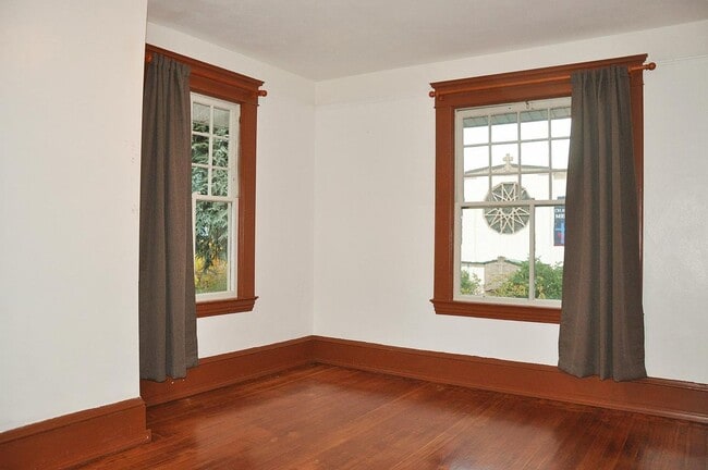 Building Photo - CLICK "REQUEST A TOUR" NOW!