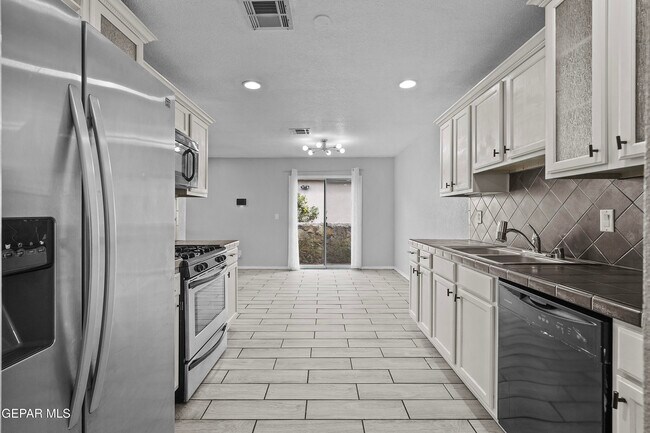 Building Photo - 12732 Roberto Nunez Ln