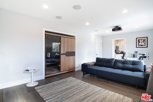 Building Photo - 9145 Sawyer St