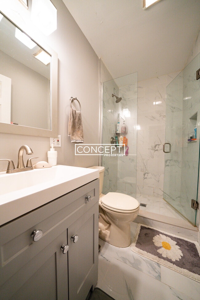 Building Photo - 820 Parker St