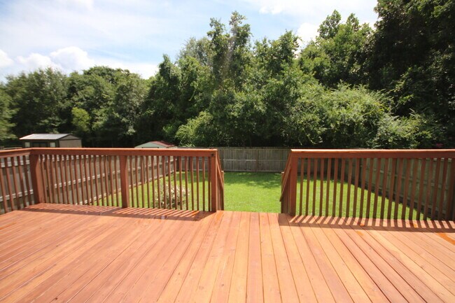 Building Photo - West Pensacola Patio Home Featuring Open Living Design, Stainless Appliances, Private Fenced Yard...