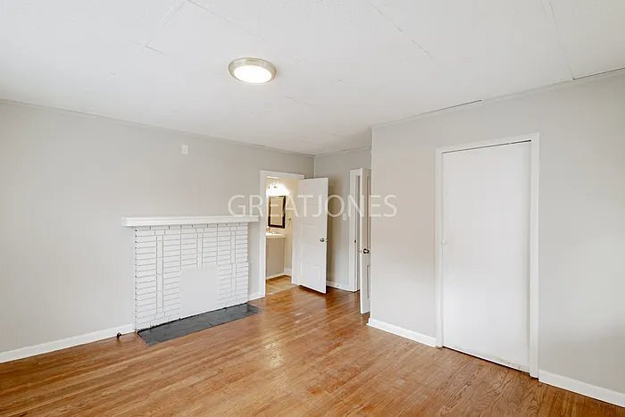 Building Photo - 7414 1st Ave S