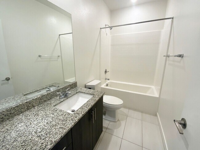 Building Photo - 5460 Shorefront Dr