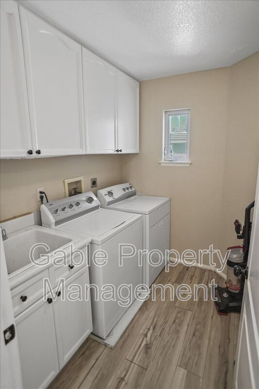 Building Photo - 27878 Amberwood Ln
