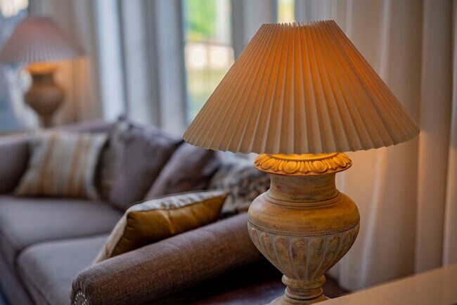 Building Photo - Fully Furnished! Prestige Luxury Single 5b...