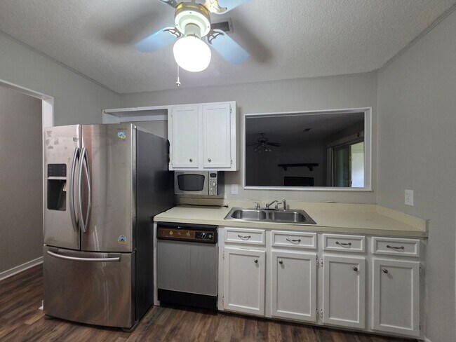 Building Photo - 1008 Creekside Wy
