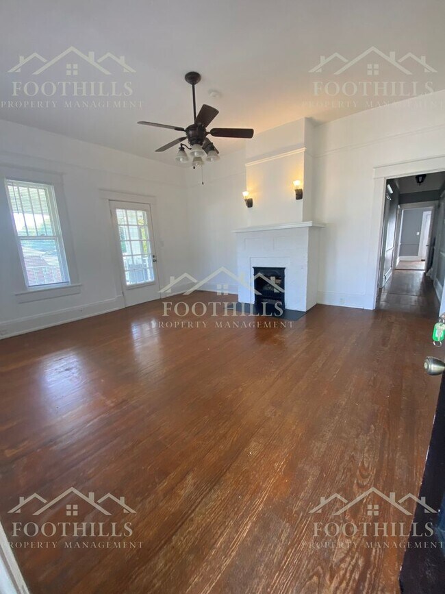 Building Photo - Updated 3 Bedroom Home with Yard, Deck, an...