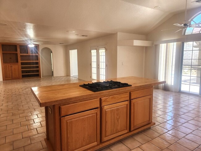 Building Photo - 3660 Catalina Dr