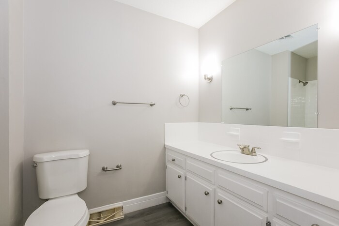 Building Photo - 9744 NW Overhill Dr
