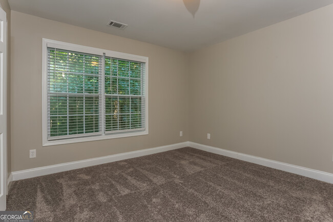 Building Photo - 90 Stiles Dr