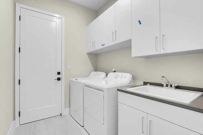 Building Photo - 13024 Feathering Wy