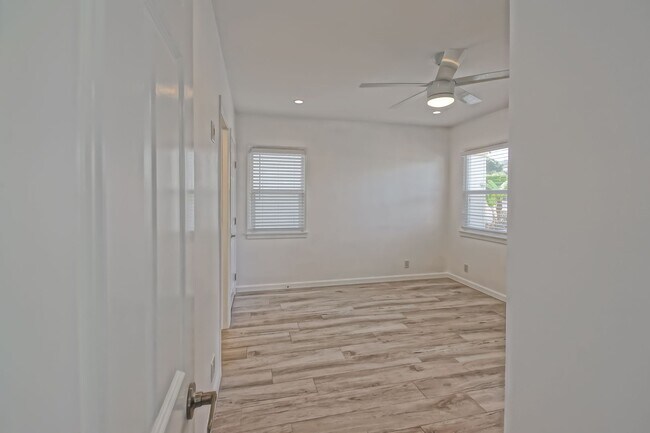 Building Photo - 344-348 Calle Miramar
