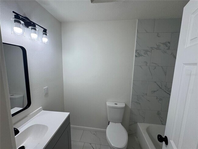 Building Photo - 1589 Viburnum Ln