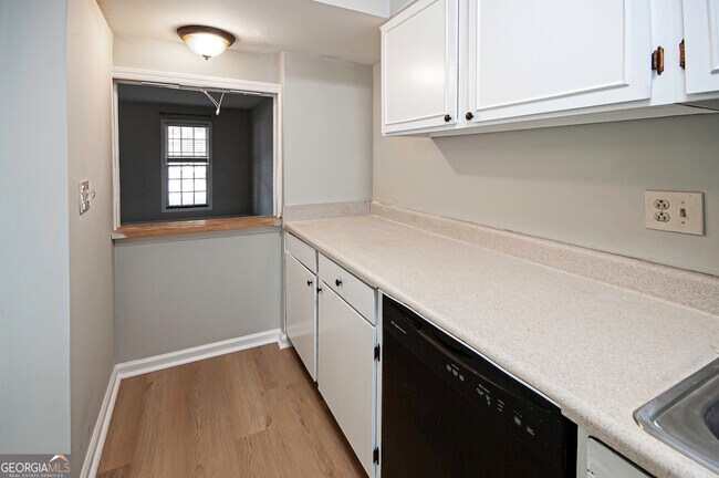 Building Photo - 3099 Colonial Way