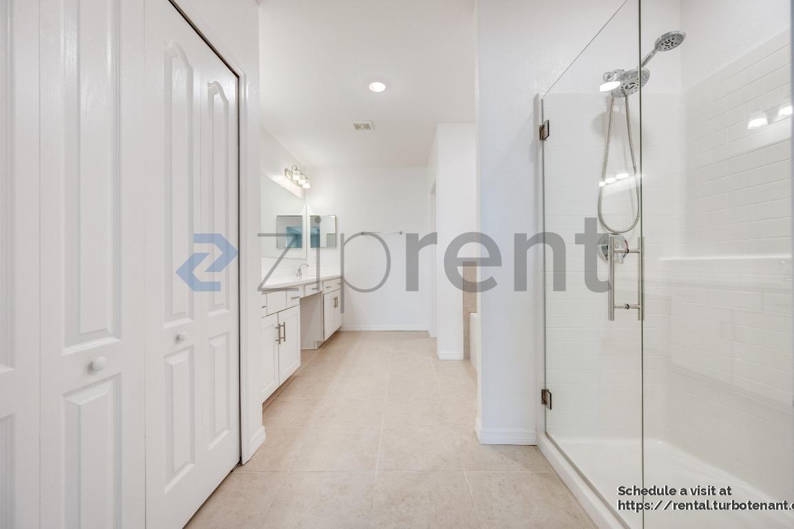 Building Photo - 8750 Cascade Price Cir