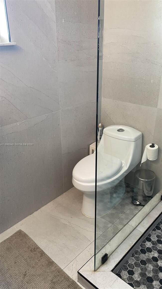 Building Photo - 3406 NE 168th St