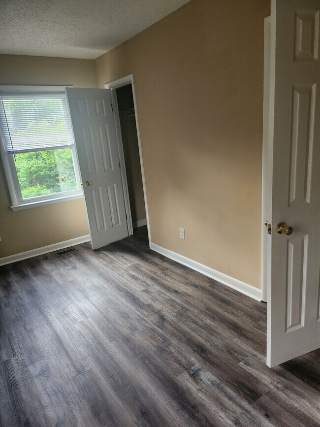 Building Photo - 3777 Sedgefield Dr