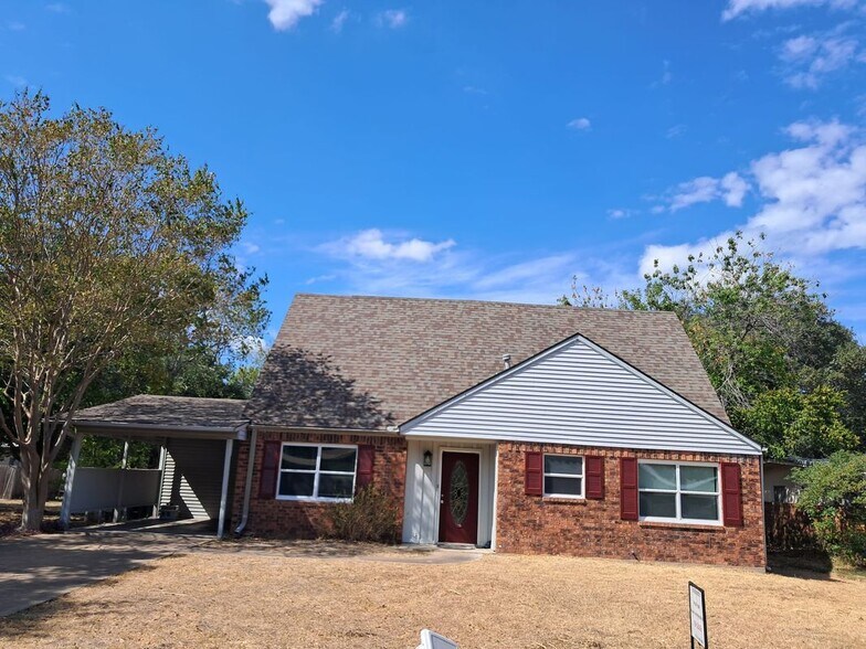 Primary Photo - 1303 Leacrest Dr