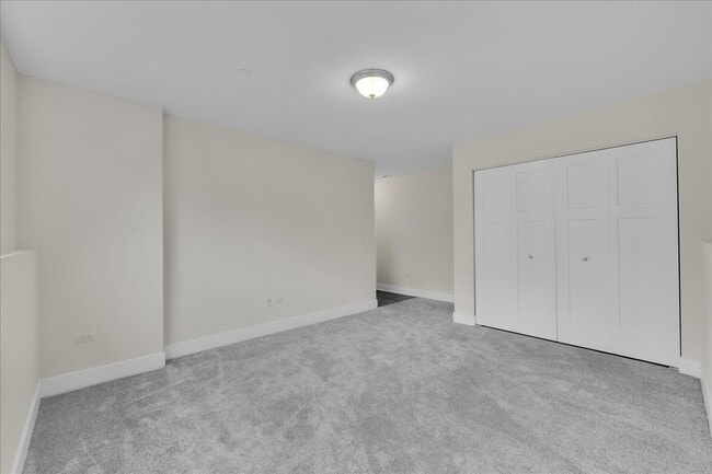 Building Photo - 29W710 Cambridge Ct