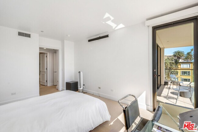 Building Photo - 701 Ocean Ave