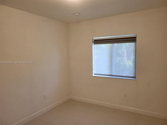 Building Photo - 1029 SW 11th Ave