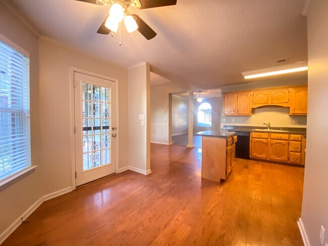 Building Photo - 3 bed, 2.5 bath house in Olive Branch near...