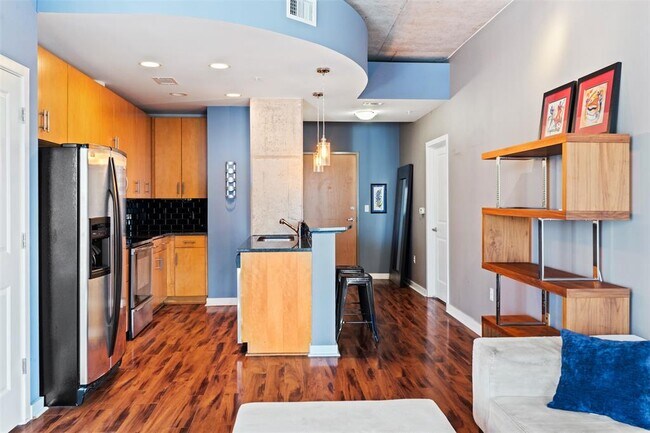 Building Photo - 360 Nueces St