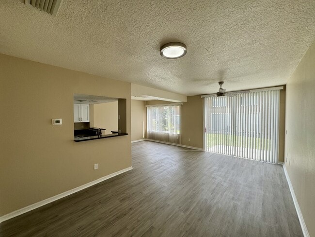Building Photo - Fully renovated Townhome for Rent in Davenport, FL