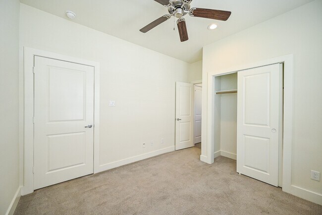 Building Photo - 1106 Fuschia Rd