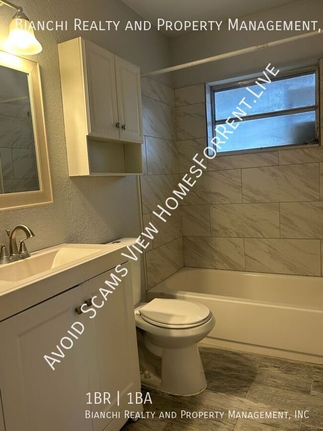 Building Photo - 215 10th St SW