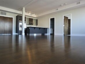 Building Photo - 154 W 2nd St