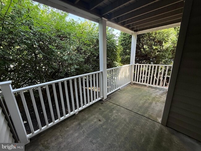 Building Photo - 313 Gregorys Way