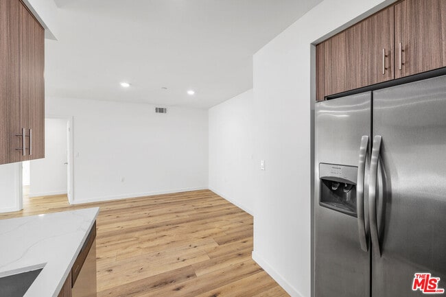 Building Photo - 5229 Willowcrest Ave