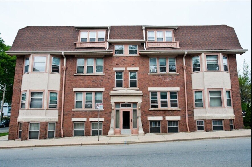 Building Photo - 1704 E Locust St