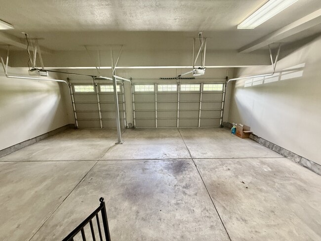 Building Photo - 2034 E 4500 S