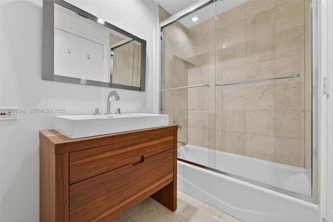 Building Photo - 808 Brickell Key Dr