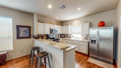 Building Photo - 1321 Paige St