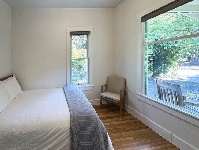 Building Photo - 346 N Grand St