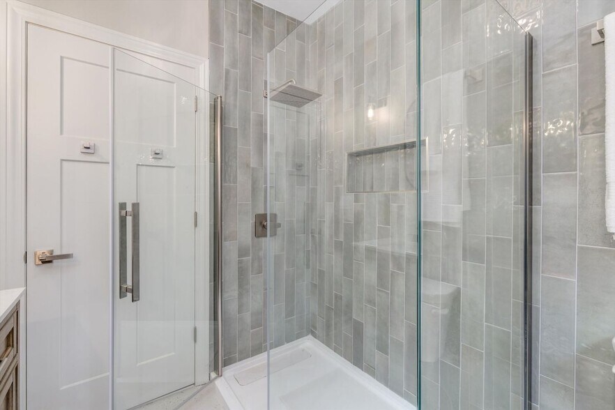 Building Photo - 1456 Virginia Park St