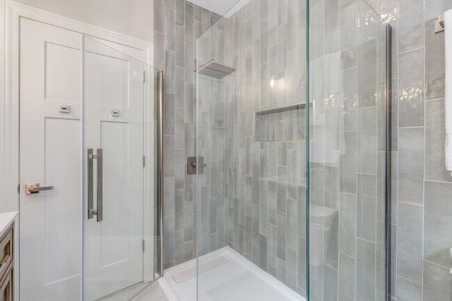 Building Photo - 1456 Virginia Park St