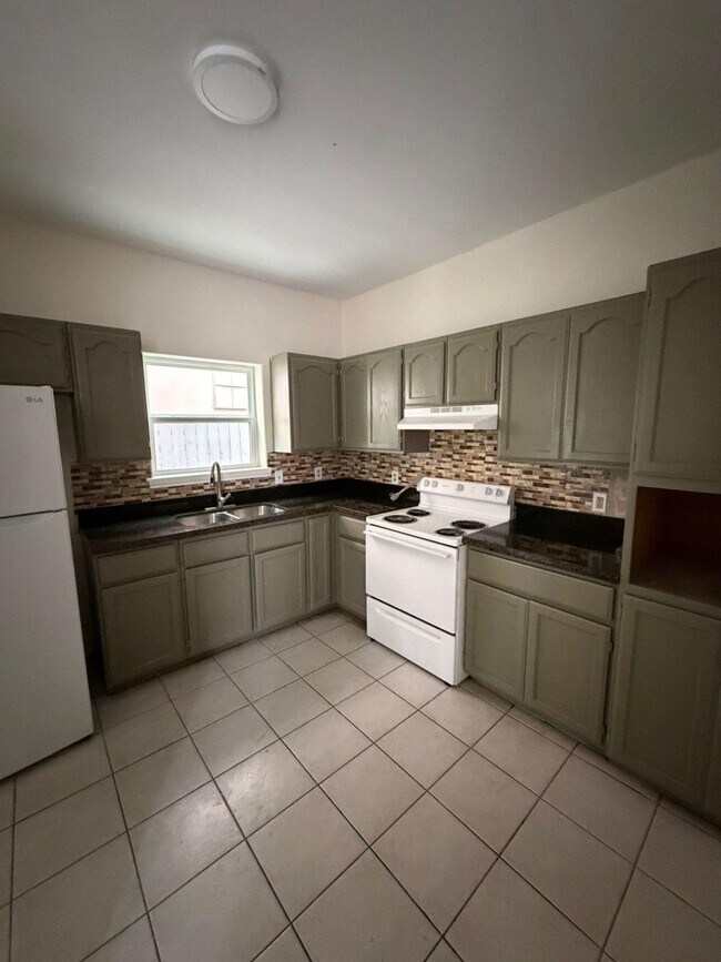 Building Photo - 411 Shiloh Dr