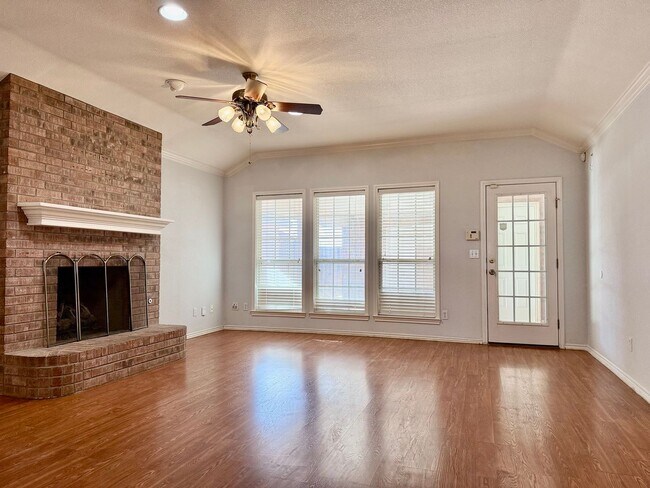 Building Photo - For Rent