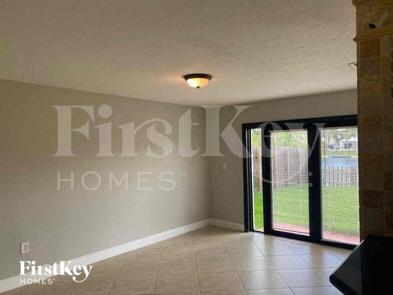 Building Photo - 16119 SW 61st Ln