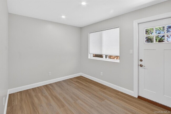 Building Photo - 60 Manor Pl