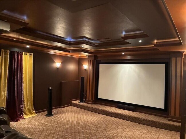 Building Photo - 1880 Manor View