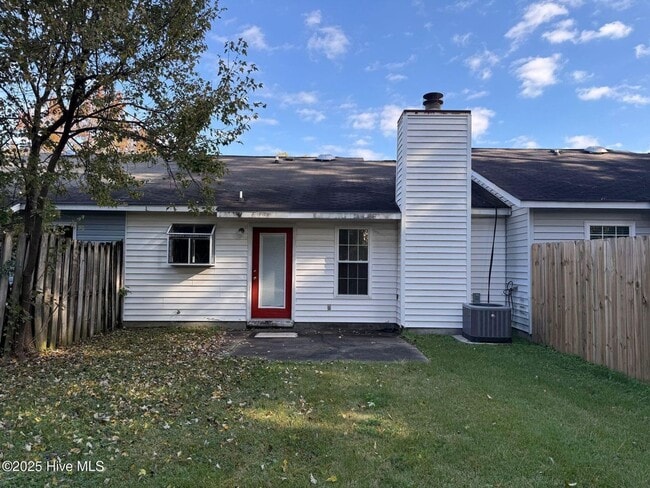 Building Photo - Nice 2 bedroom duplex