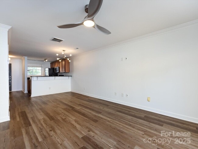 Building Photo - 1348 Green Oaks Ln