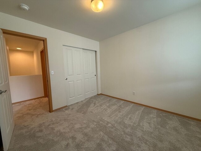 Building Photo - Three Bedroom Townhome in DuPont